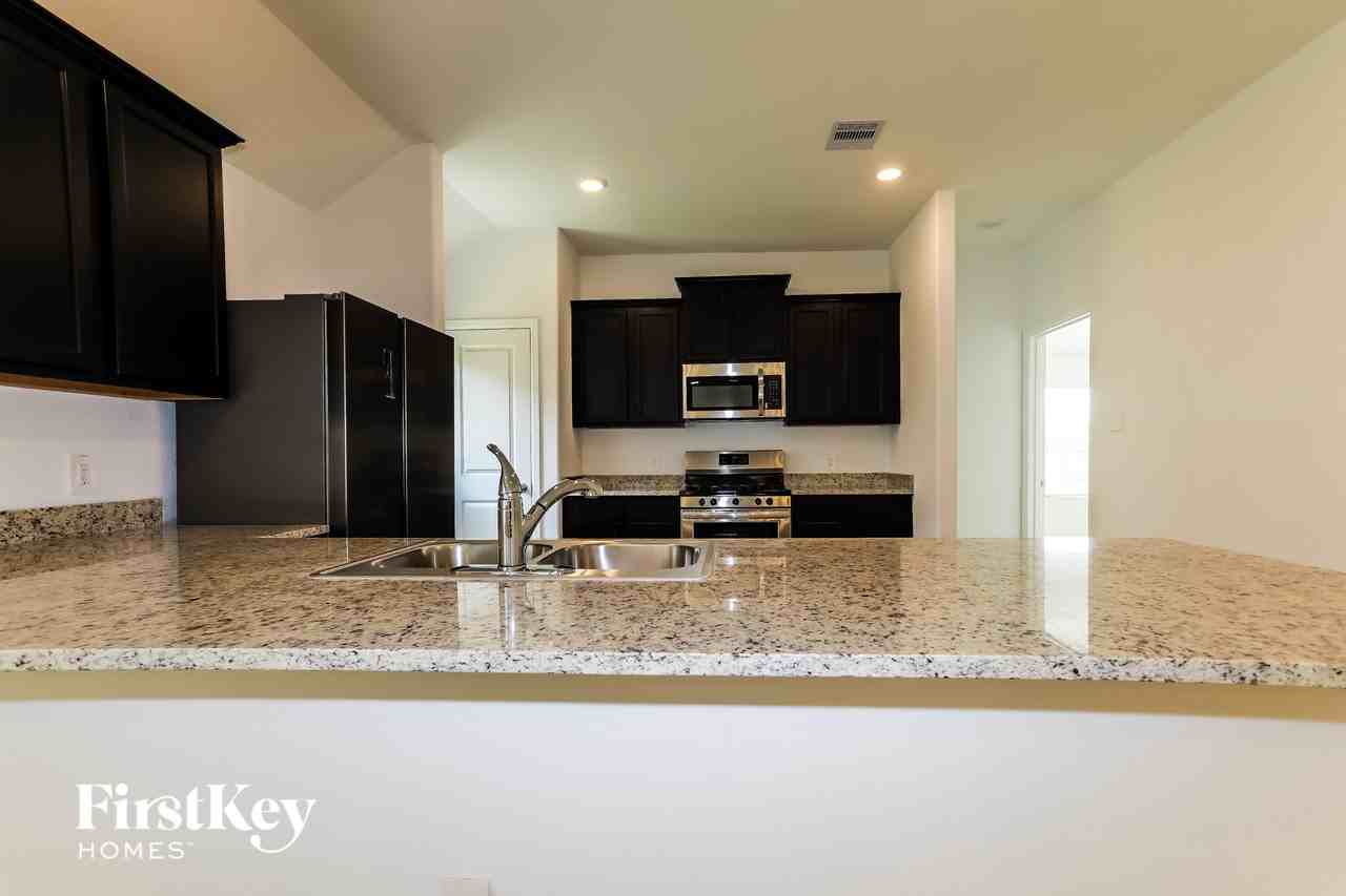 18467 Cobalt Cove Ln - Photo 5 of 15