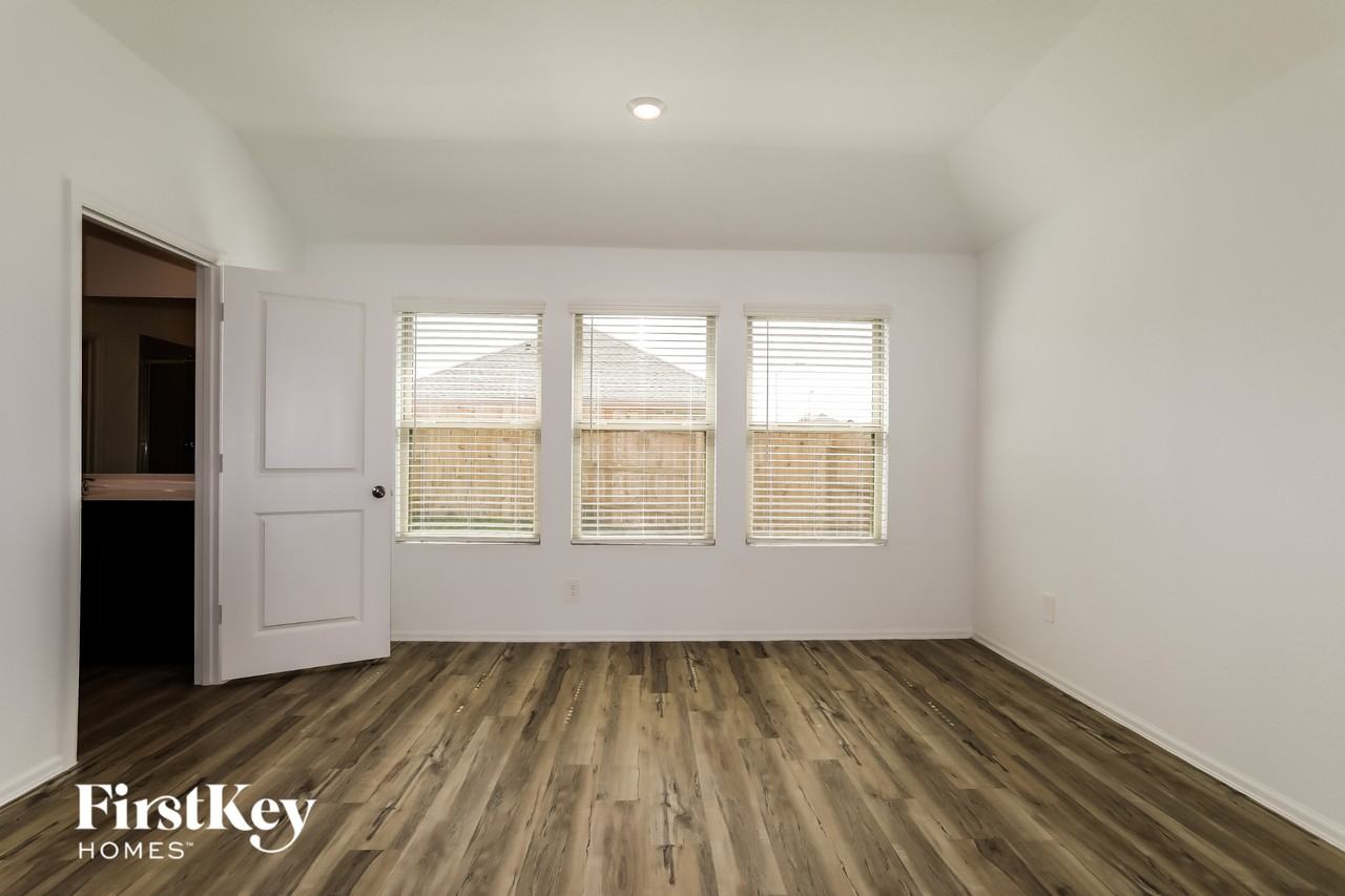 18467 Cobalt Cove Ln - Photo 6 of 15