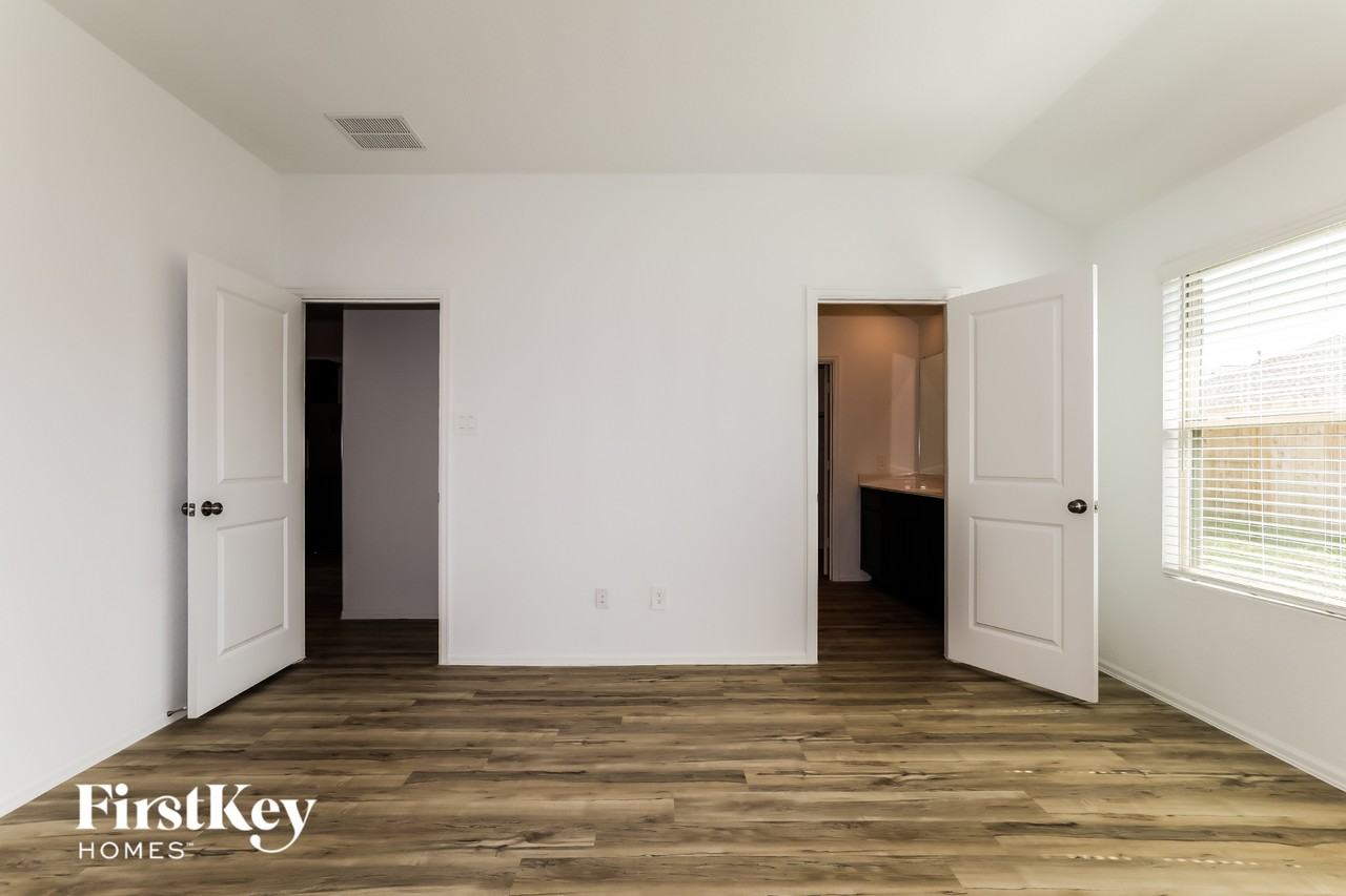 18467 Cobalt Cove Ln - Photo 7 of 15