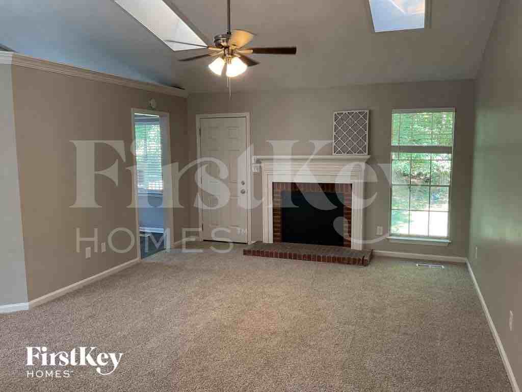 2625 Denise Dr - Photo 2 of 10