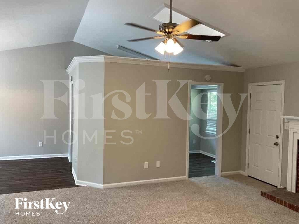 2625 Denise Dr - Photo 4 of 10