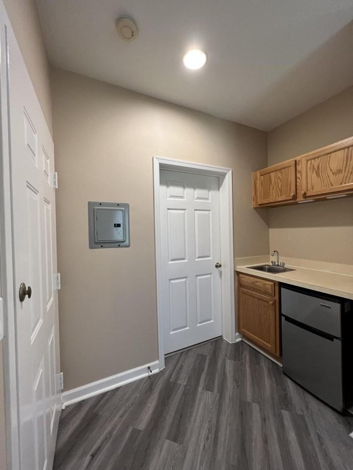 8242 Mulligan Cir #B - Photo 5 of 8