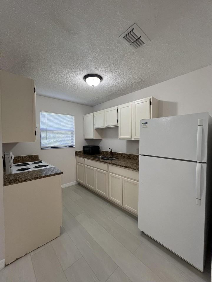 950 Louisiana Ave - Photo 3 of 18