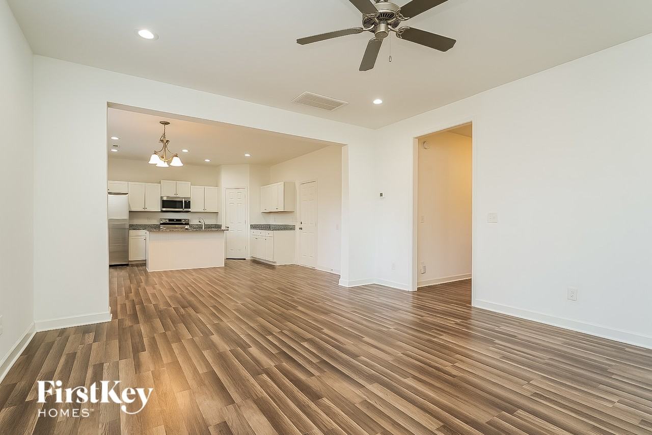 1816 Yarborough Dr - Photo 4 of 15