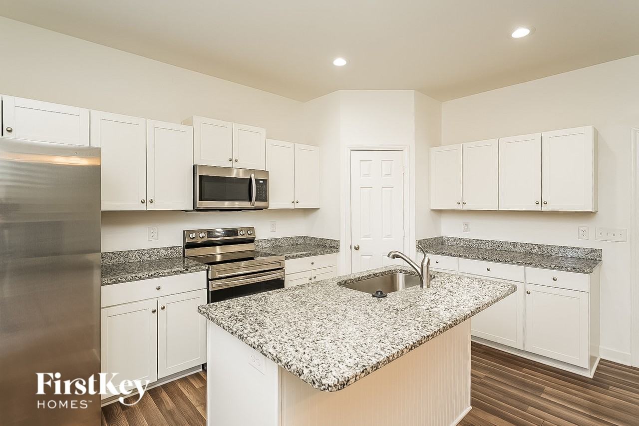 1816 Yarborough Dr - Photo 6 of 15