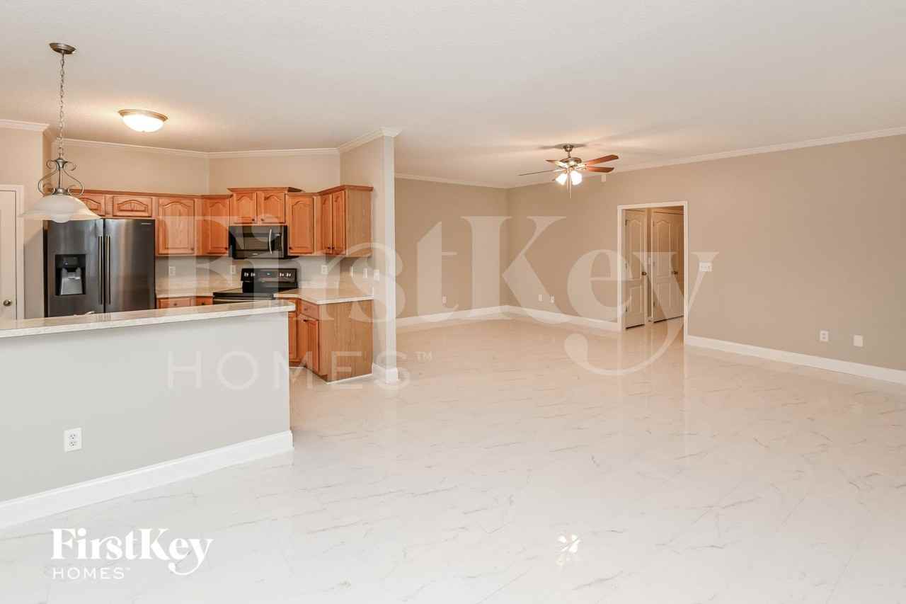 8610 Taybrook Dr - Photo 3 of 15