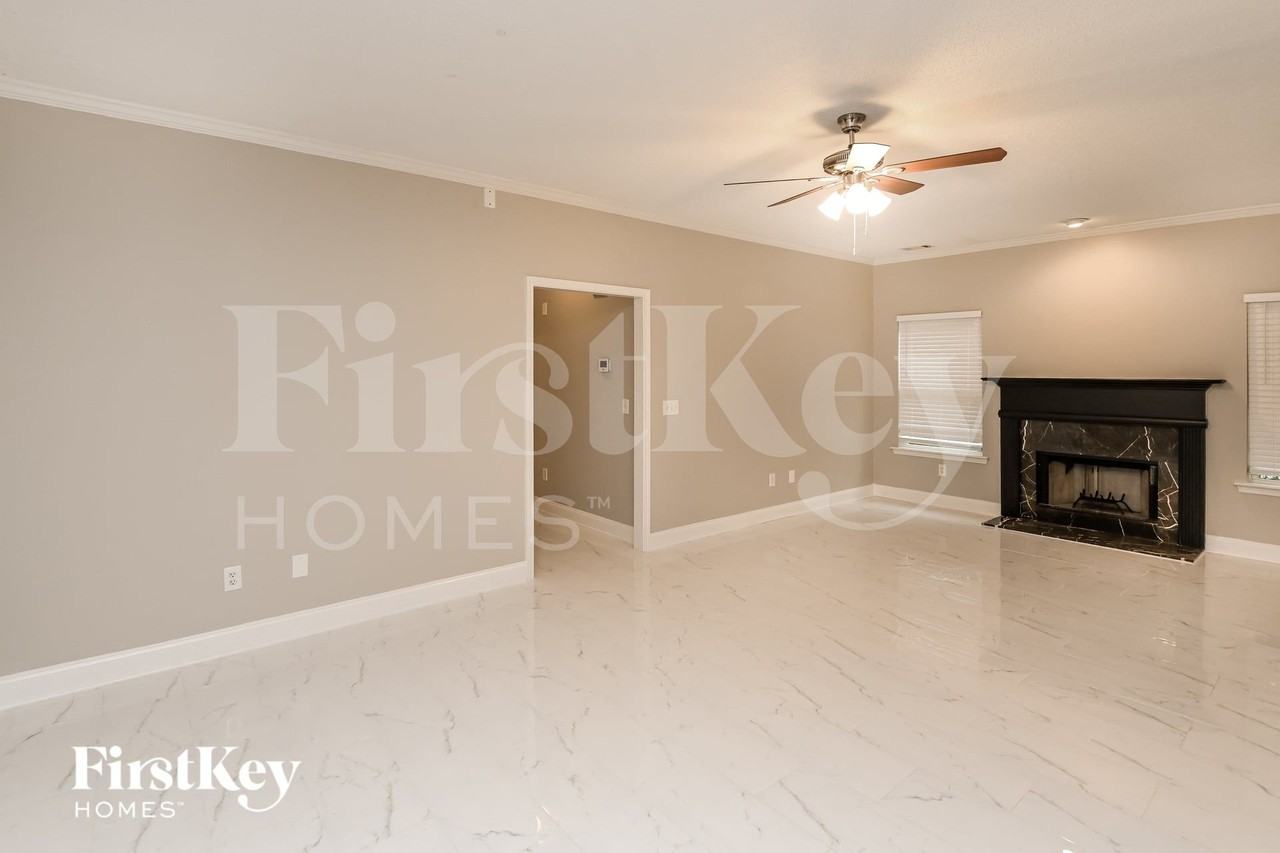 8610 Taybrook Dr - Photo 4 of 15
