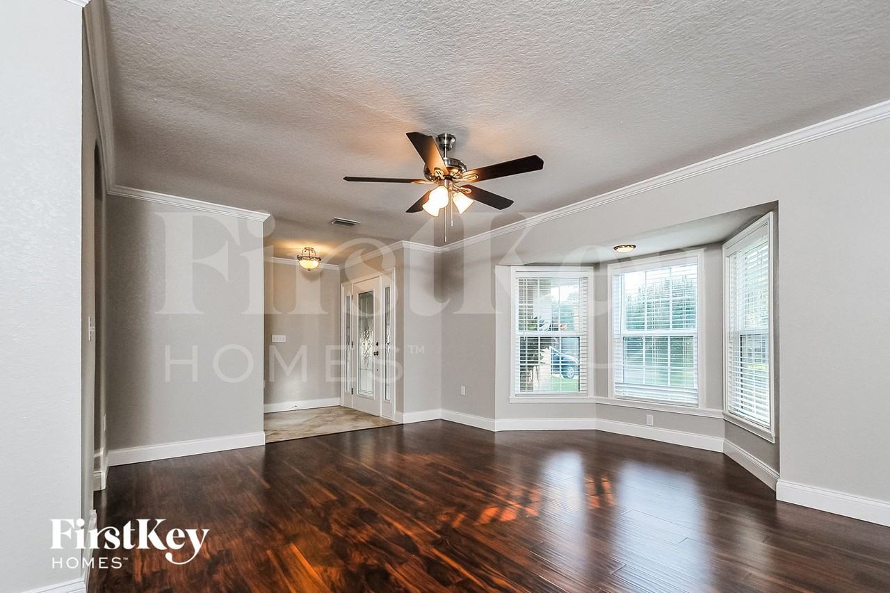 4635 Dillwyn Dr - Photo 3 of 15