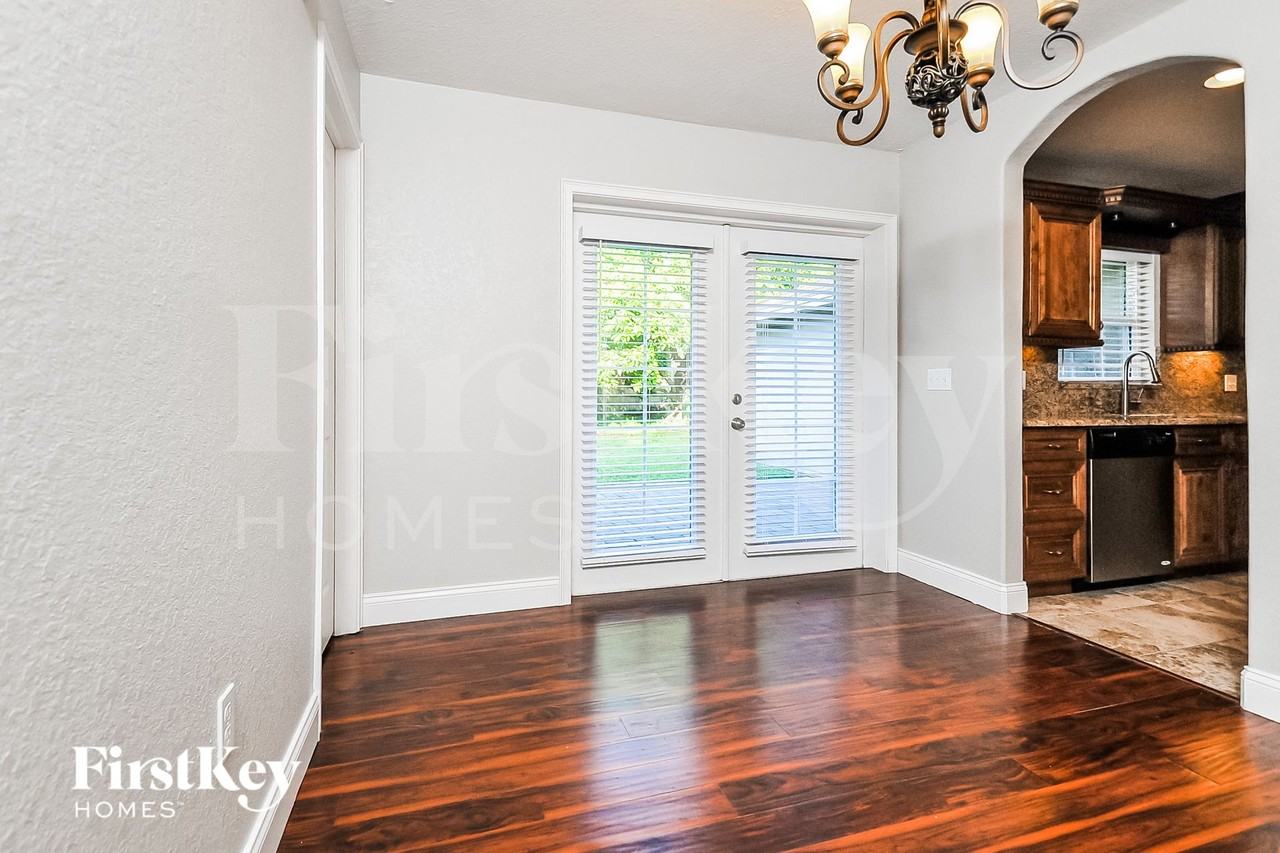 4635 Dillwyn Dr - Photo 5 of 15