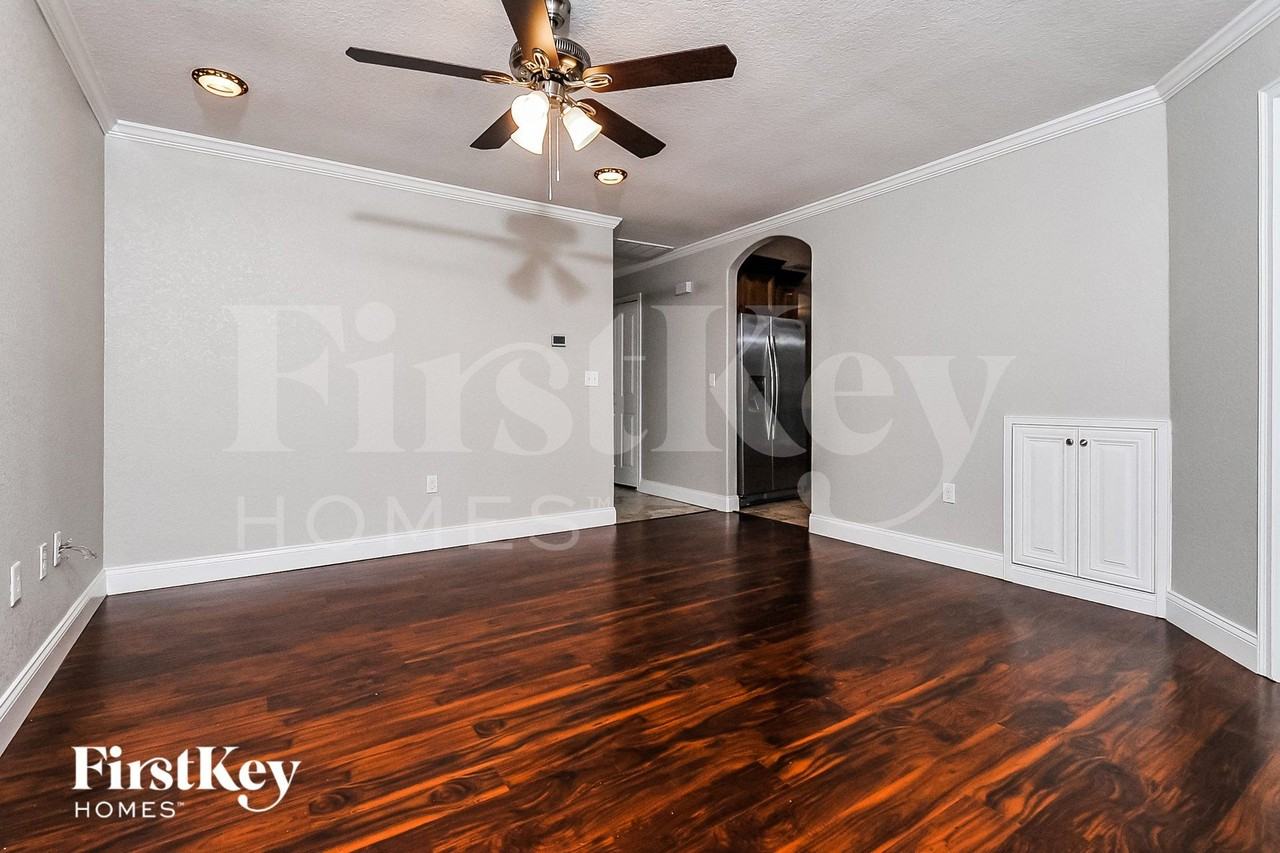 4635 Dillwyn Dr - Photo 7 of 15