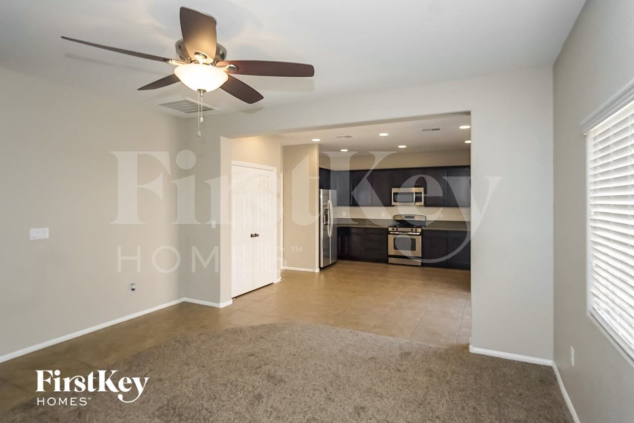 10611 Moss Lake St - Photo 2 of 15