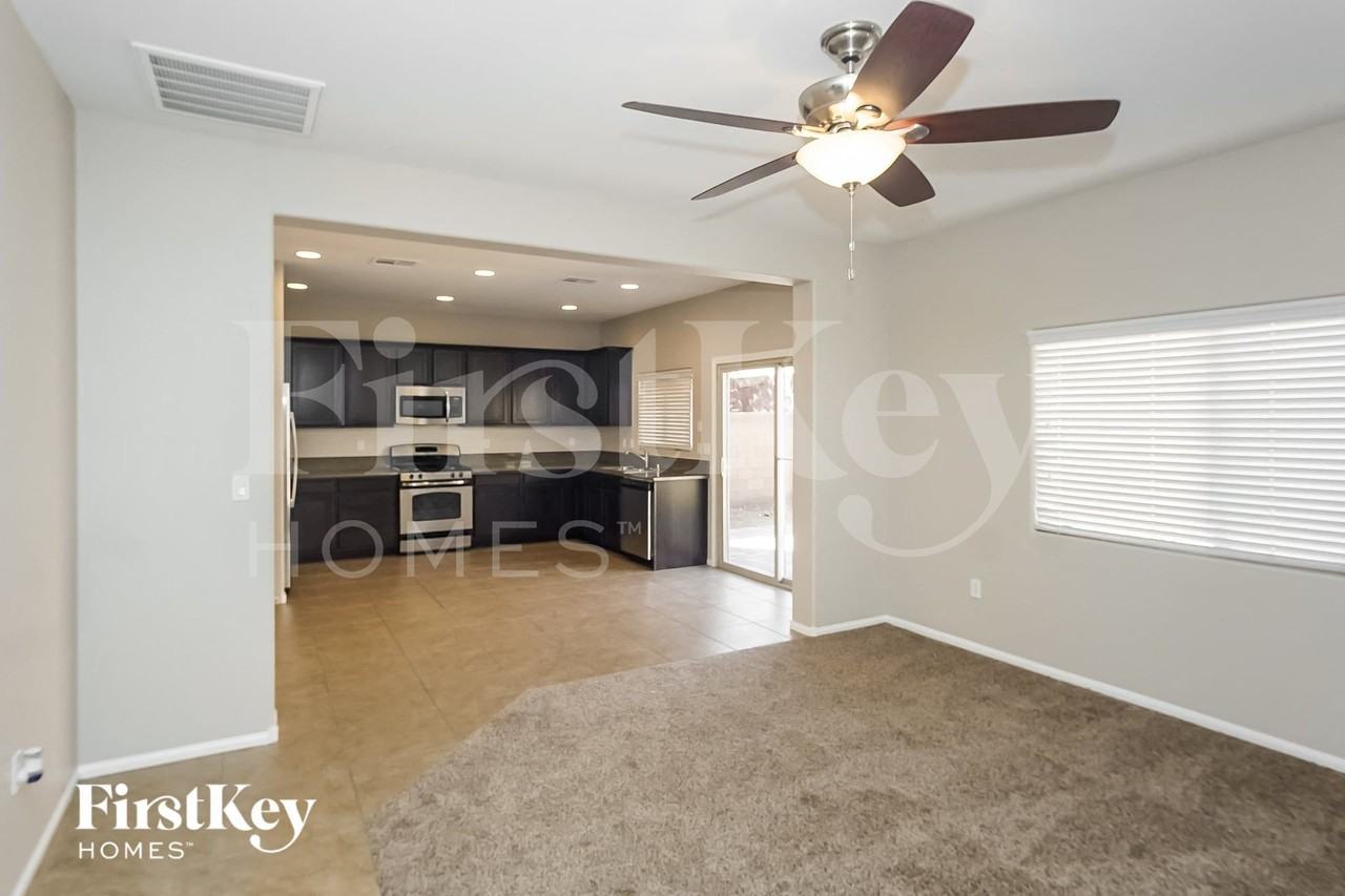 10611 Moss Lake St - Photo 3 of 15