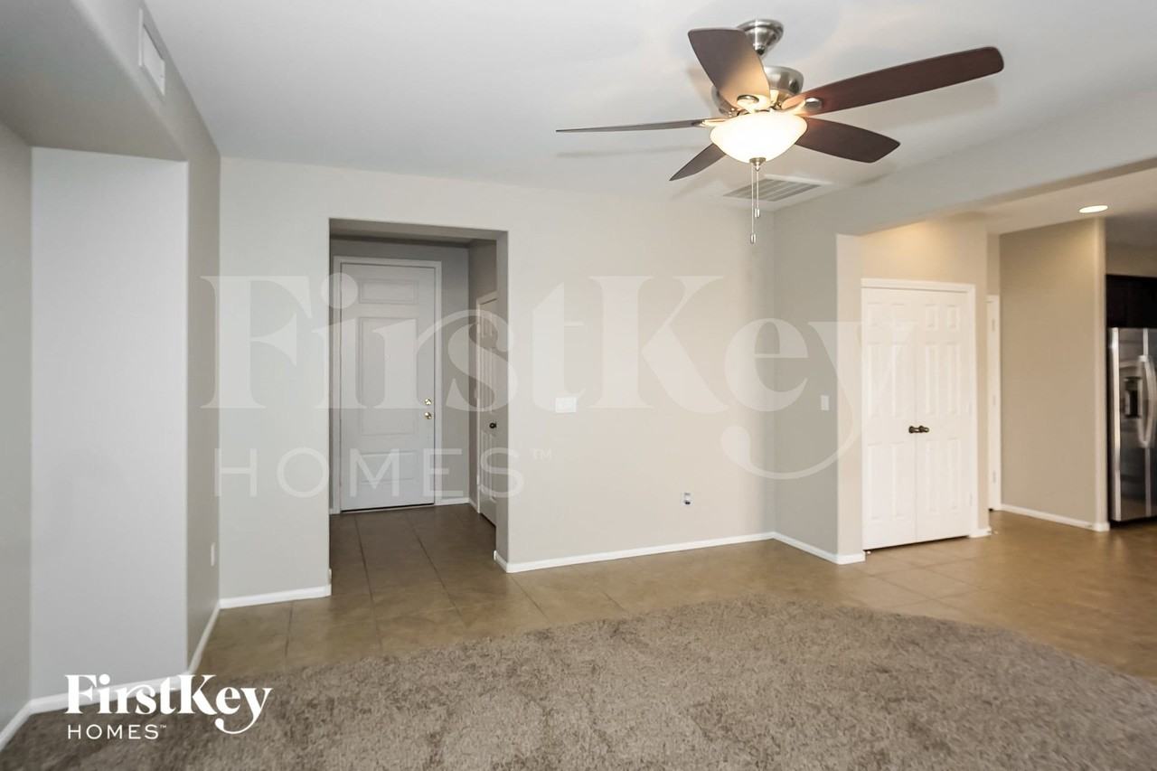 10611 Moss Lake St - Photo 4 of 15
