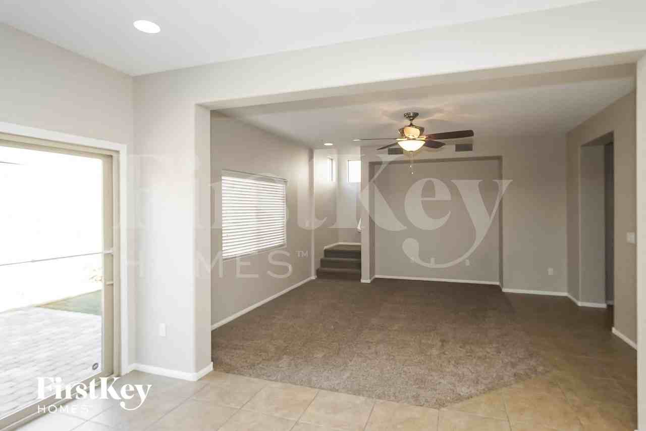 10611 Moss Lake St - Photo 5 of 15