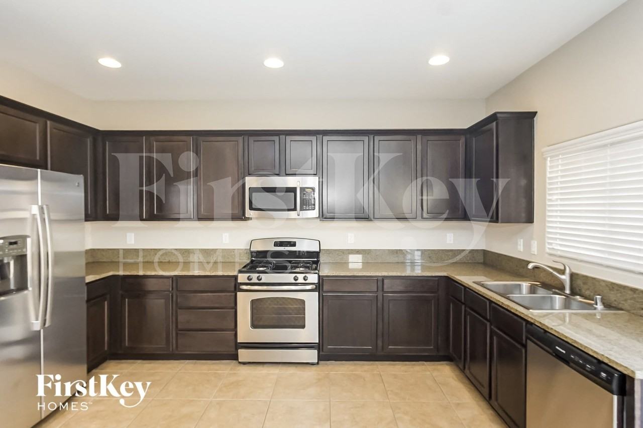 10611 Moss Lake St - Photo 6 of 15