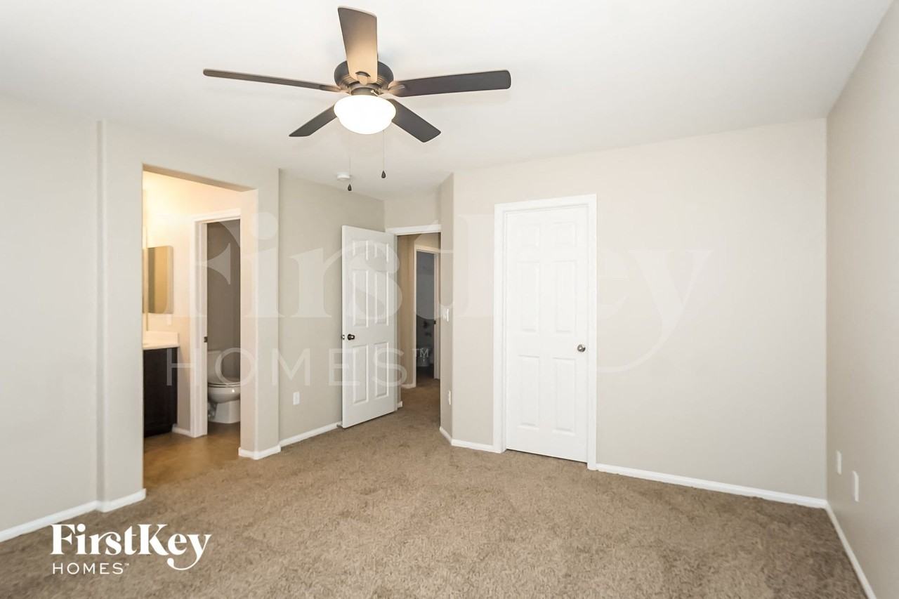 10611 Moss Lake St - Photo 7 of 15