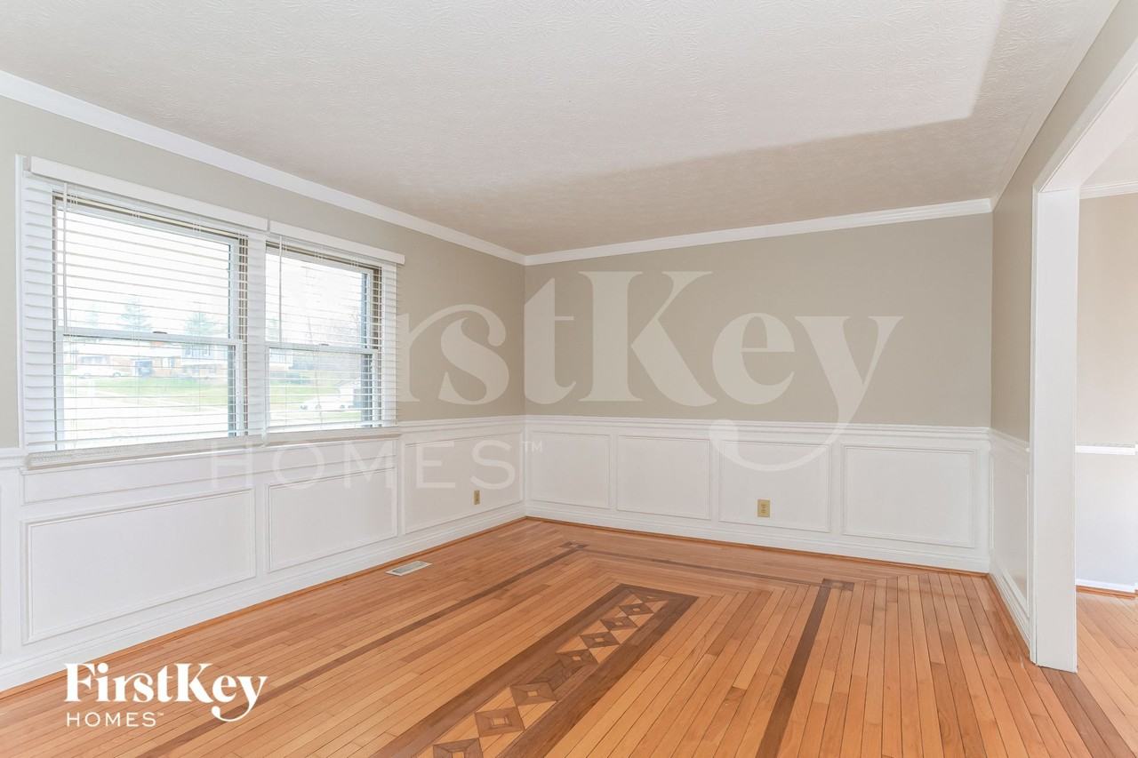 5873 Gilmore Dr - Photo 4 of 15