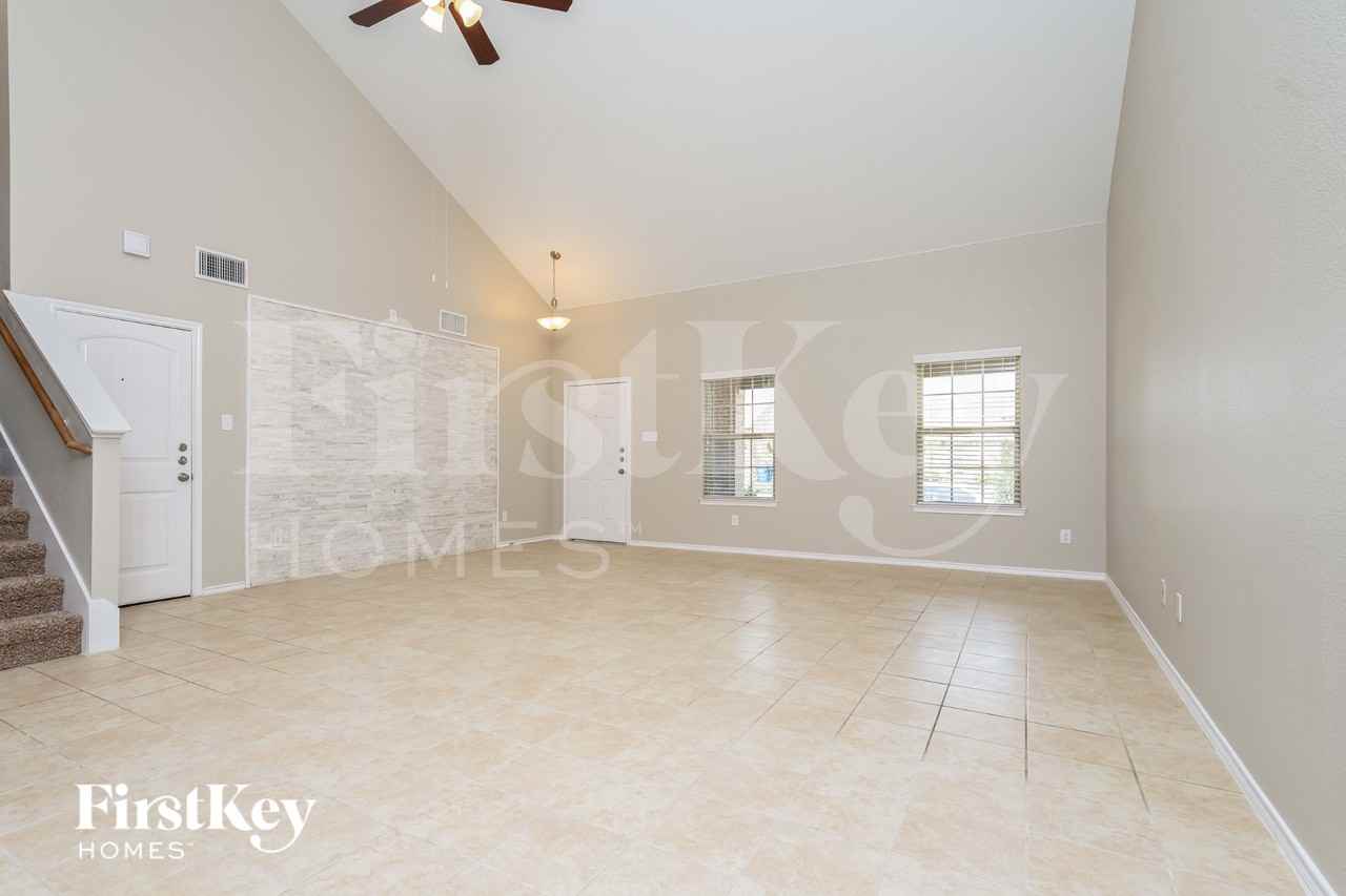 2212 Tombstone Rd - Photo 3 of 15