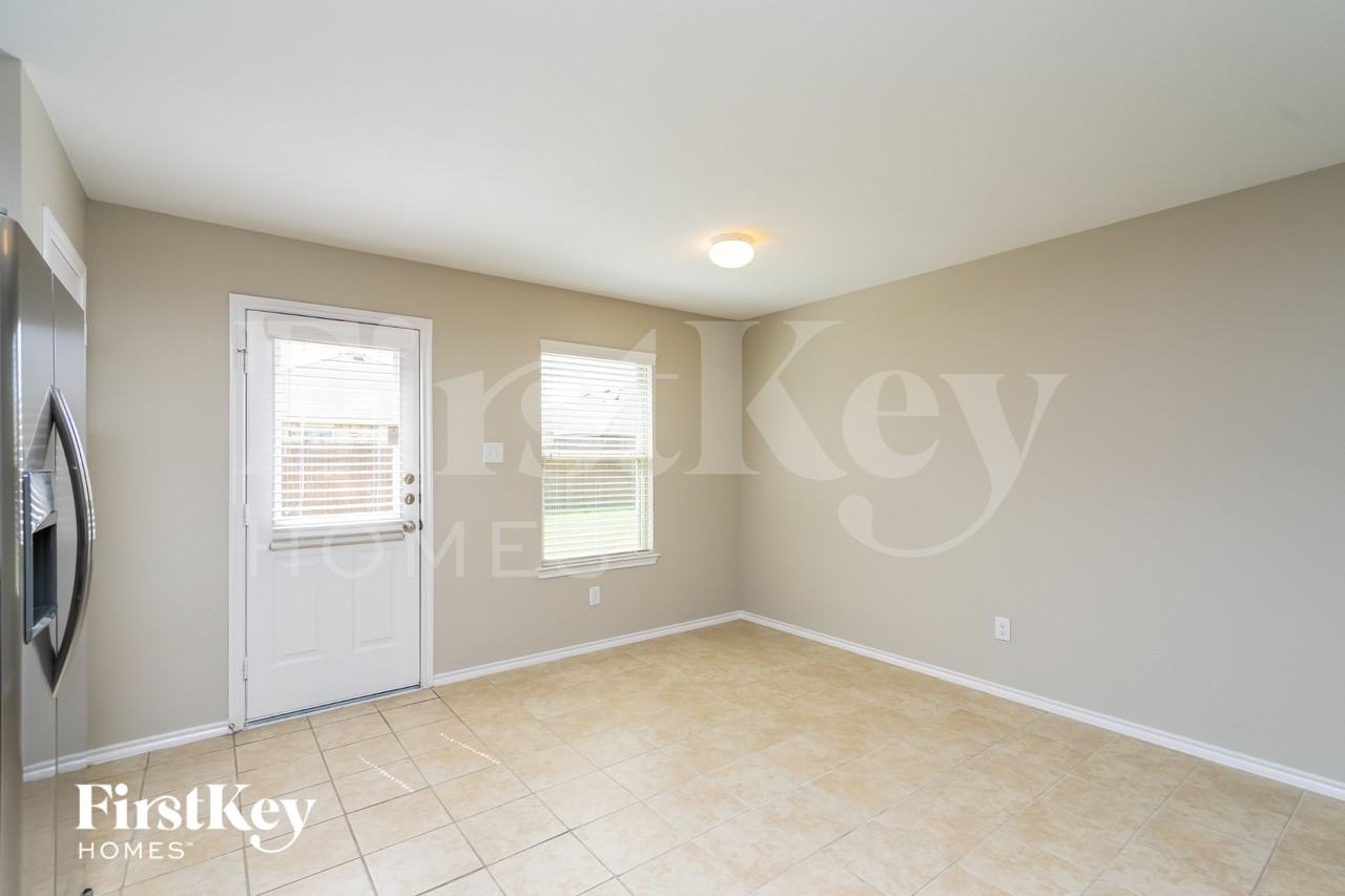 2212 Tombstone Rd - Photo 5 of 15