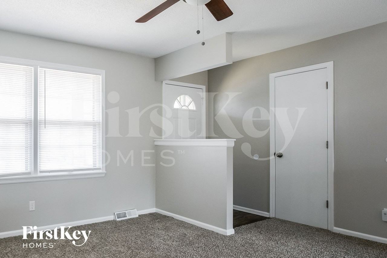 706 Sw Merritt St - Photo 3 of 15