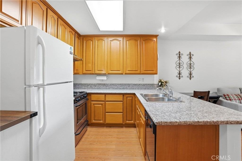 17888 Alburtis Ave - Photo 2 of 25