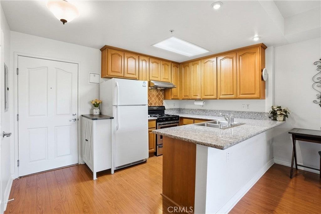 17888 Alburtis Ave - Photo 3 of 25