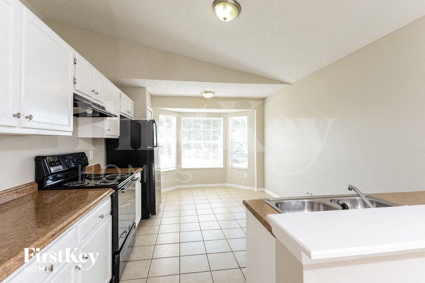 7547 Groveoak Dr - Photo 5 of 15