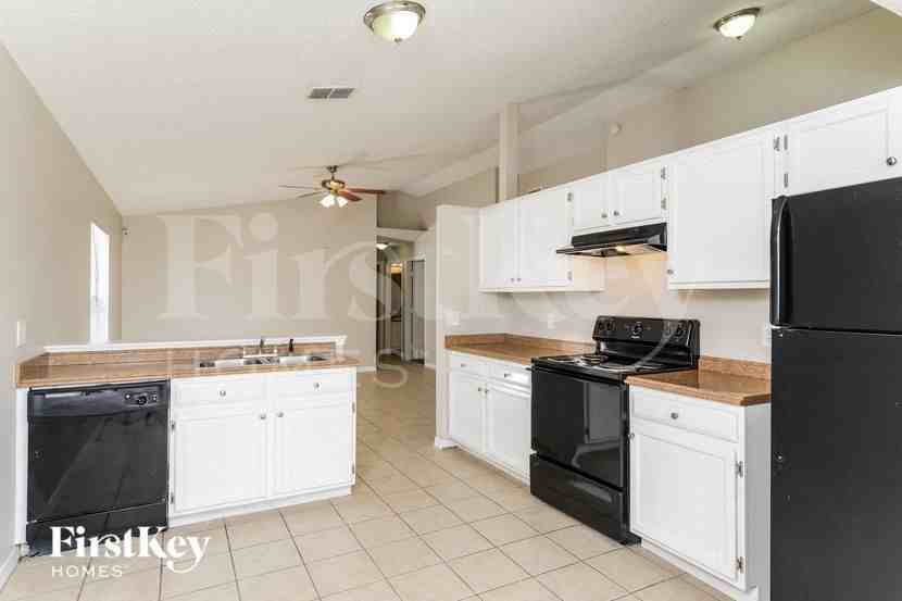 7547 Groveoak Dr - Photo 7 of 15
