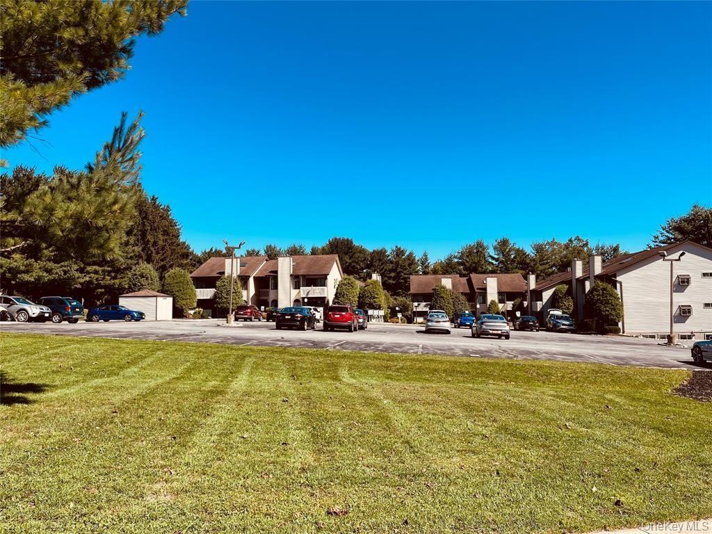 105 Pine Hollow Way - Photo 2 of 10
