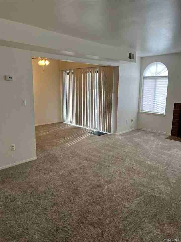 105 Pine Hollow Way - Photo 3 of 10