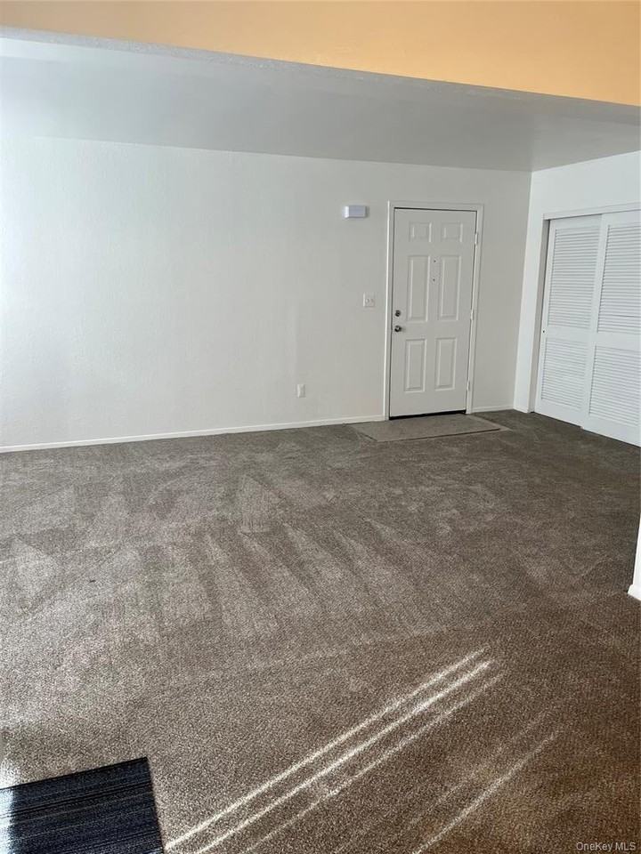 105 Pine Hollow Way - Photo 4 of 10
