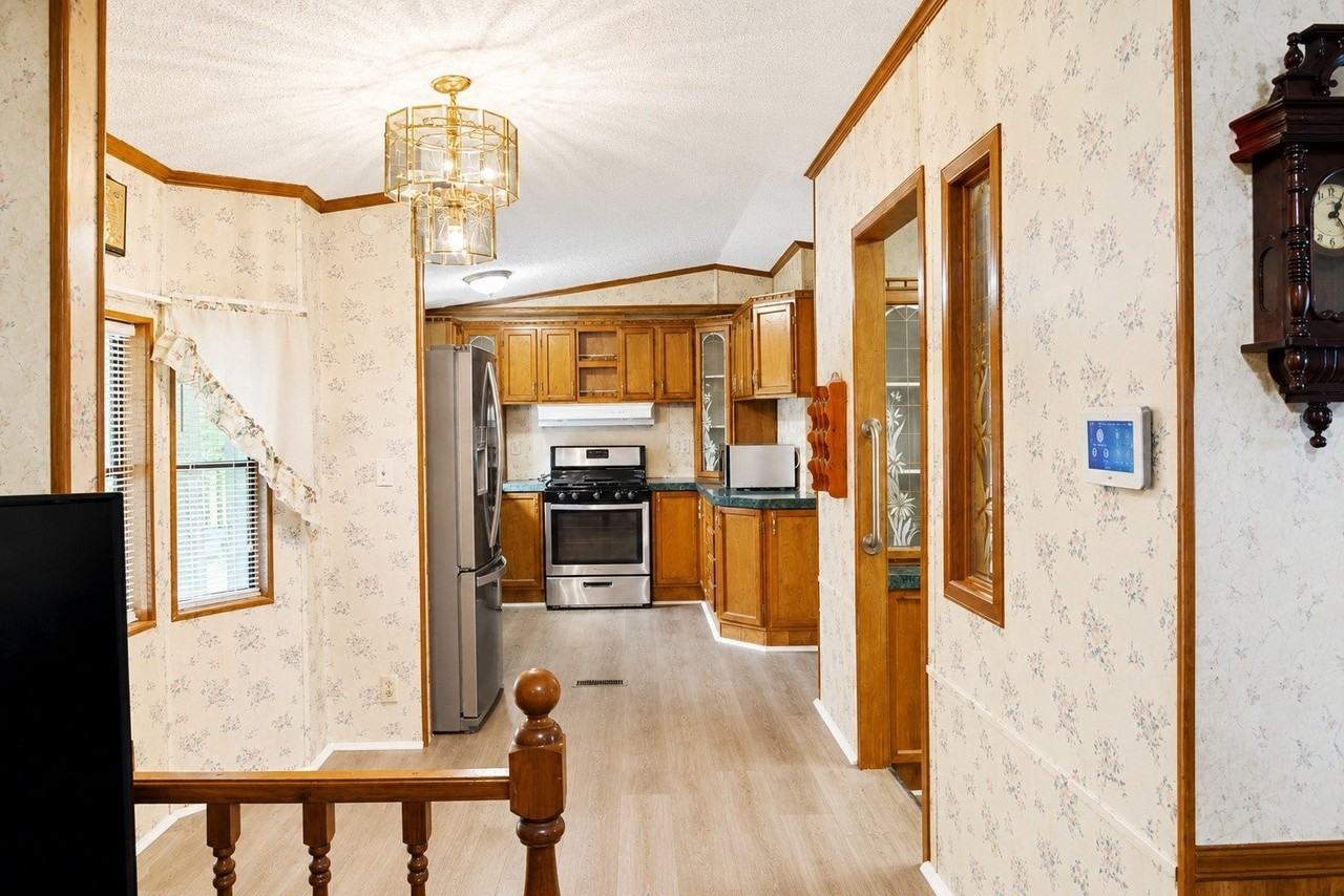 14134 Brownsville St - Photo 4 of 20