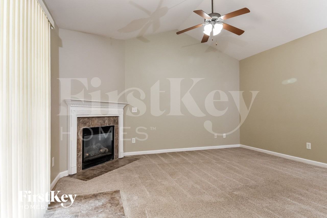 3922 Bluestem Dr - Photo 4 of 16
