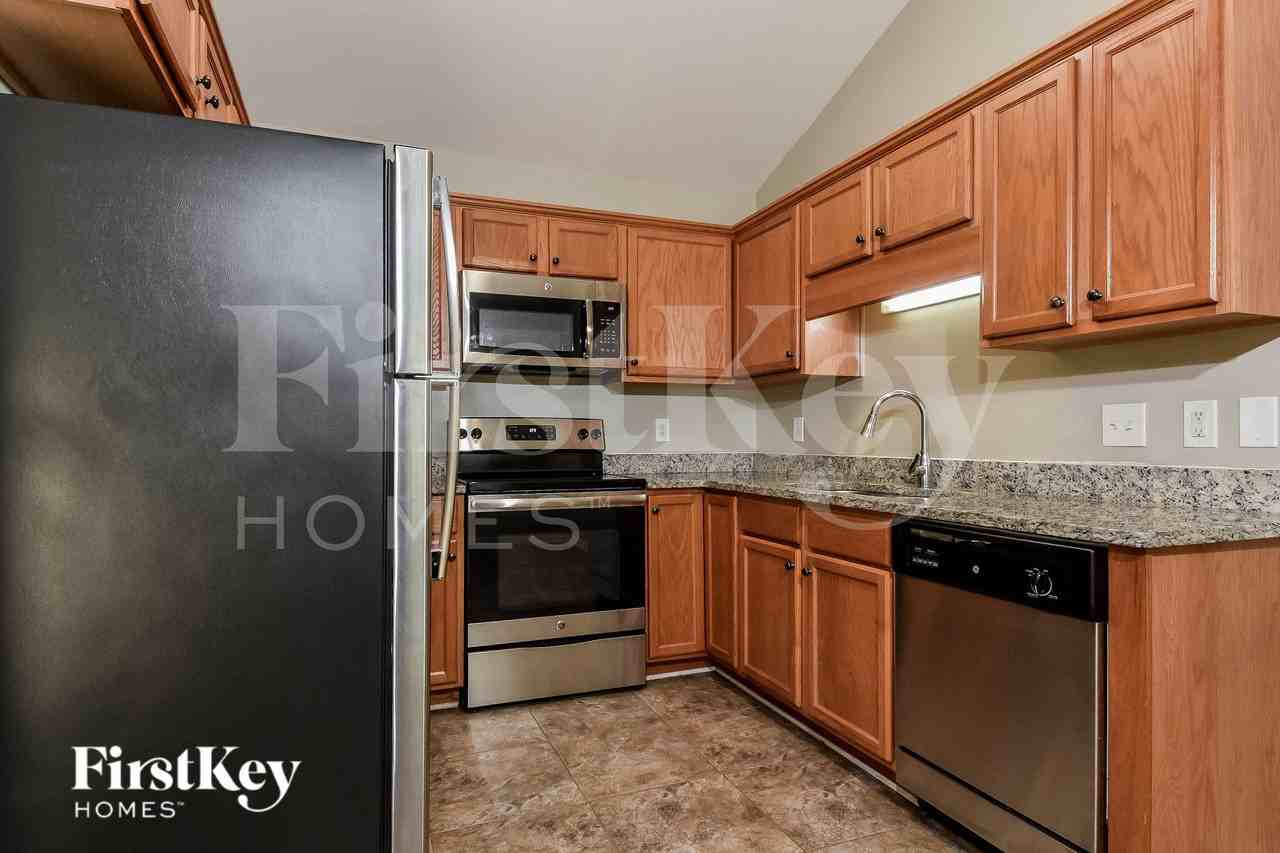 3922 Bluestem Dr - Photo 5 of 16