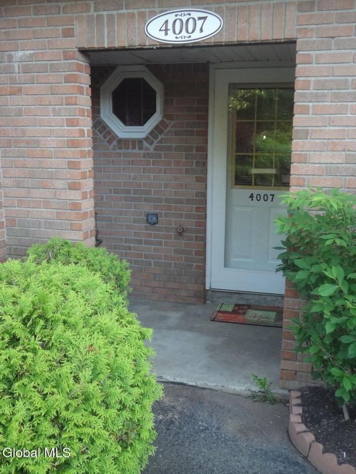 4007 Chaucer Pl - Photo 3 of 50