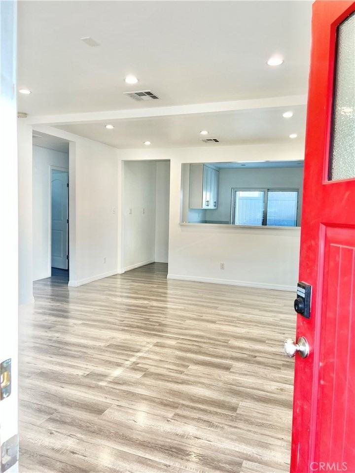 7110 Valmont St - Photo 5 of 23