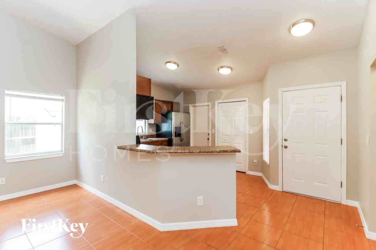 1805 Coyote Pl - Photo 4 of 16