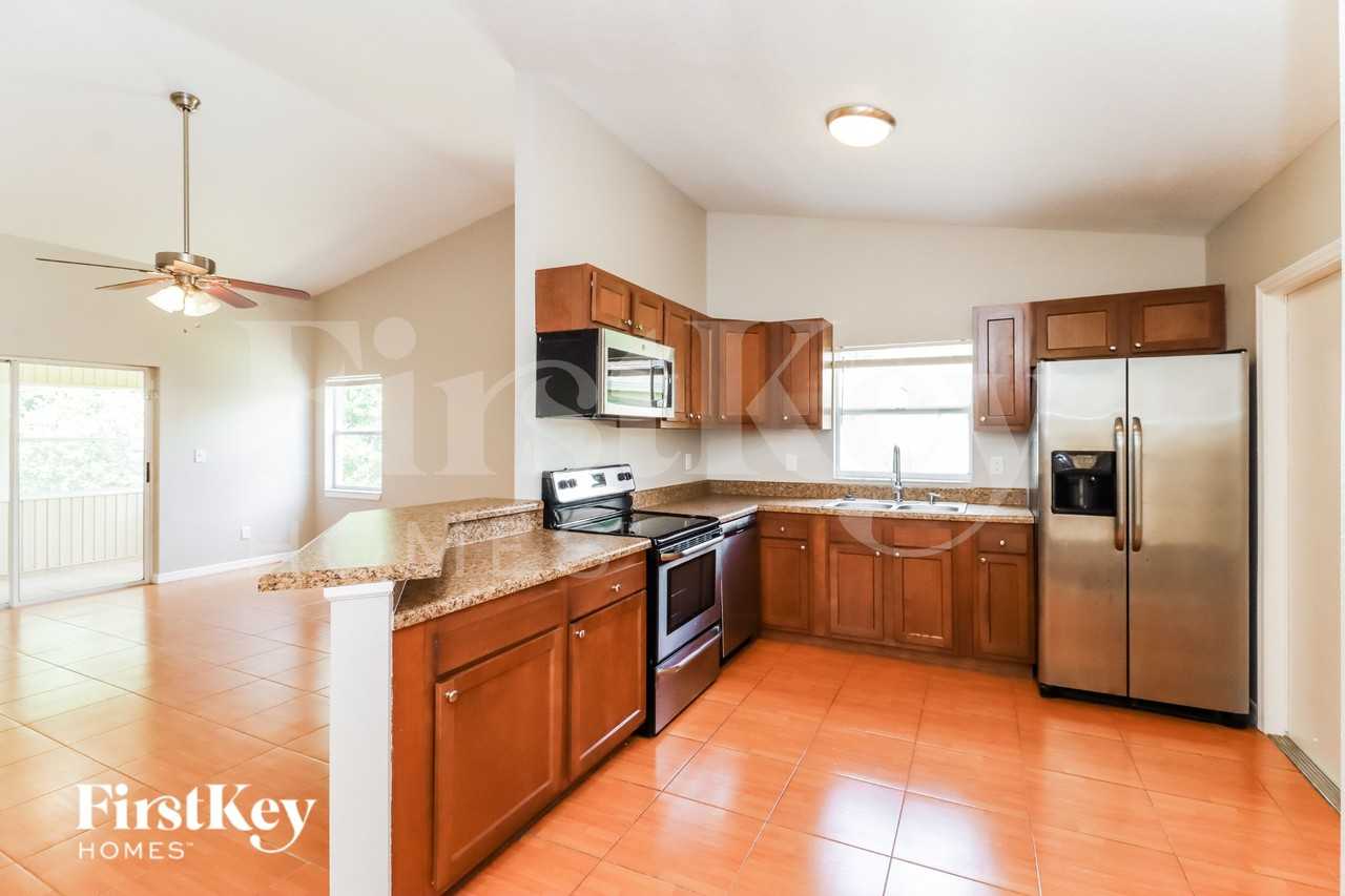 1805 Coyote Pl - Photo 5 of 16