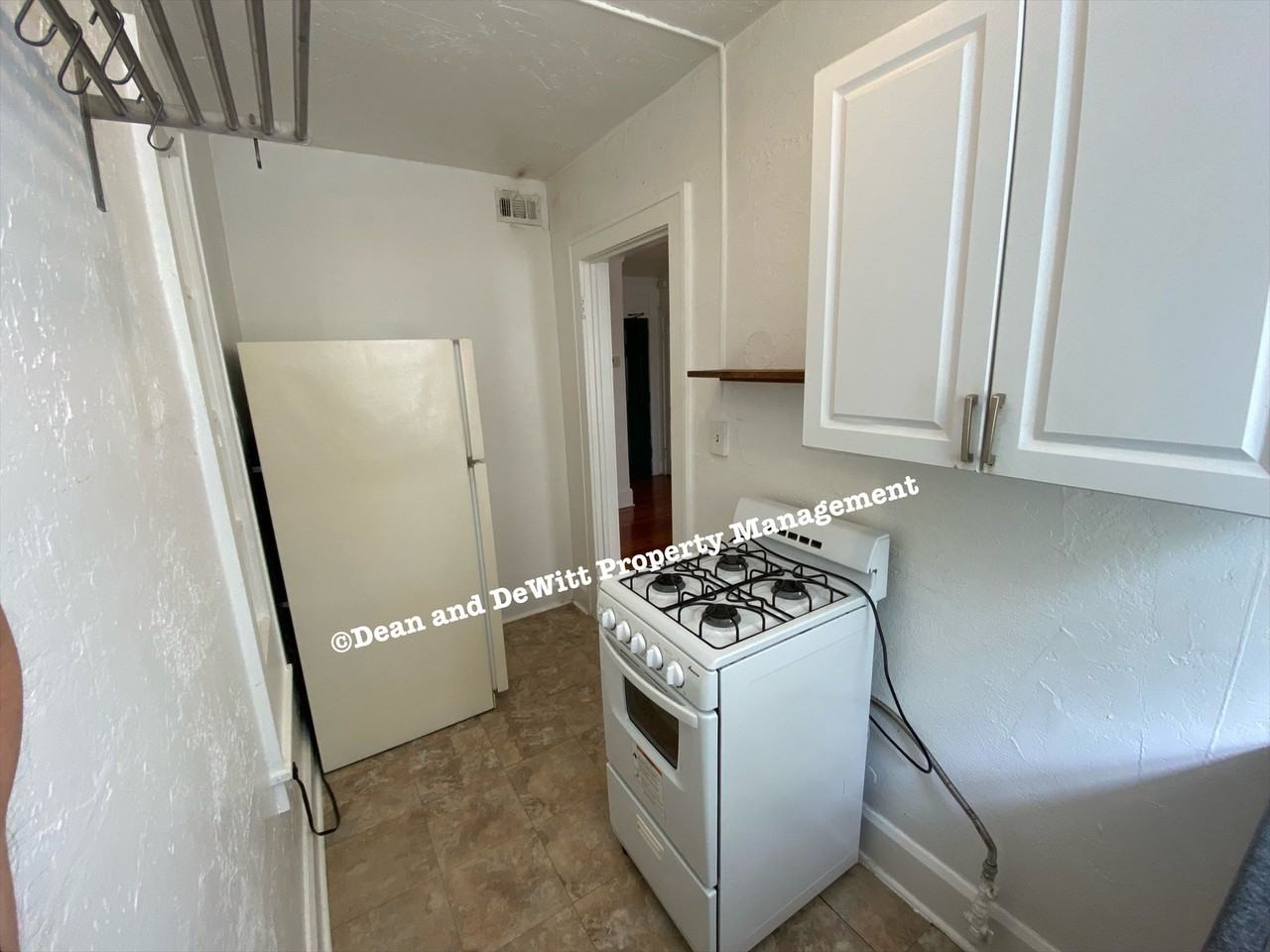 456 13th Ave Ne #4 - Photo 4 of 10