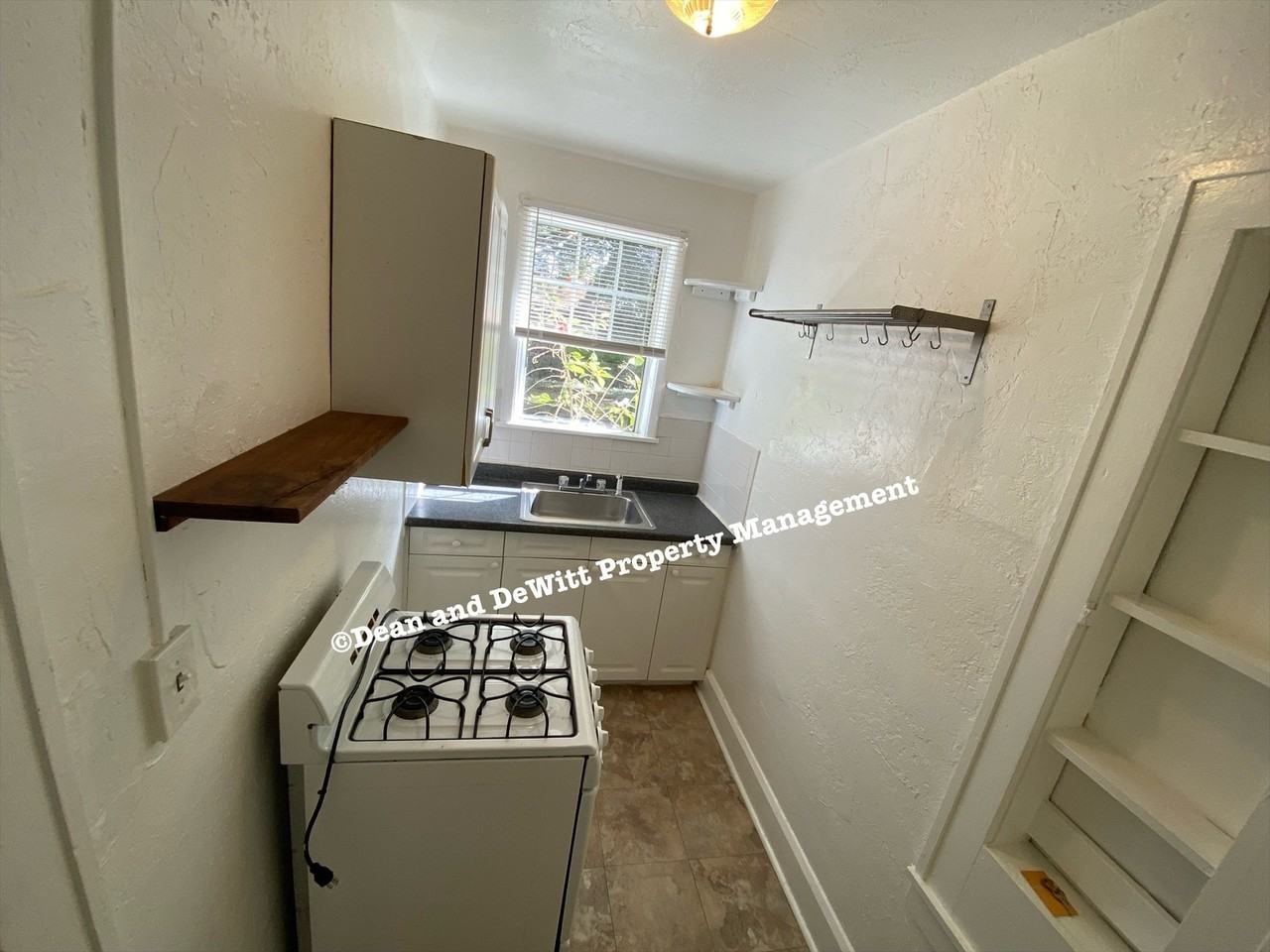456 13th Ave Ne #4 - Photo 5 of 10
