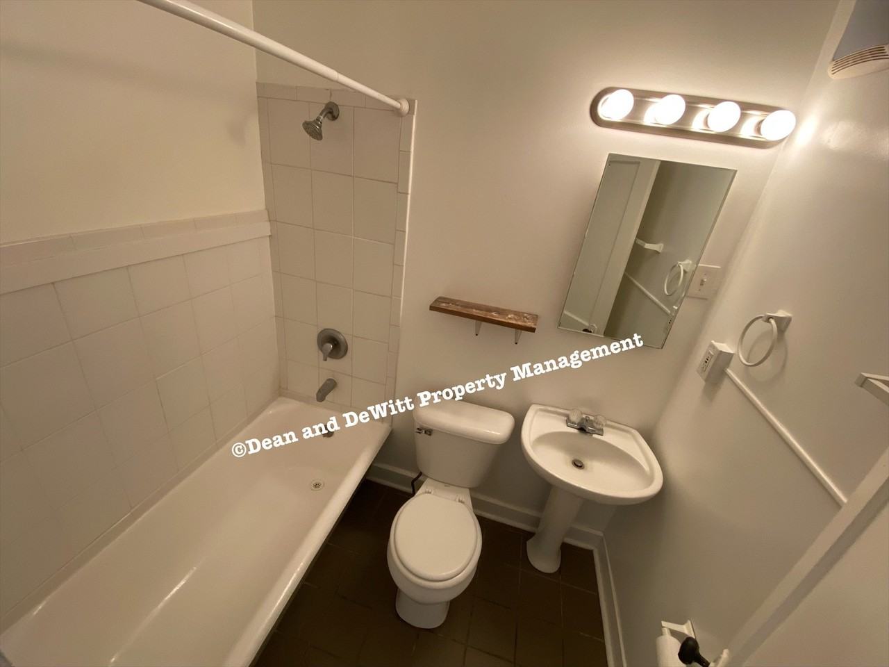 456 13th Ave Ne #4 - Photo 6 of 10