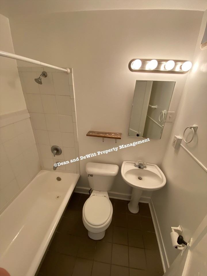 456 13th Ave Ne #4 - Photo 7 of 10