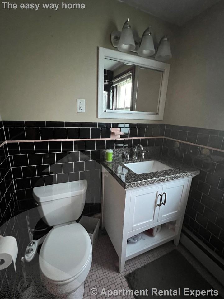 17 Irving St #1 - Photo 7 of 14