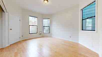2136 Hayes St - Photo 3 of 31