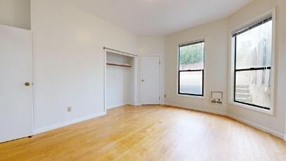2136 Hayes St - Photo 4 of 31