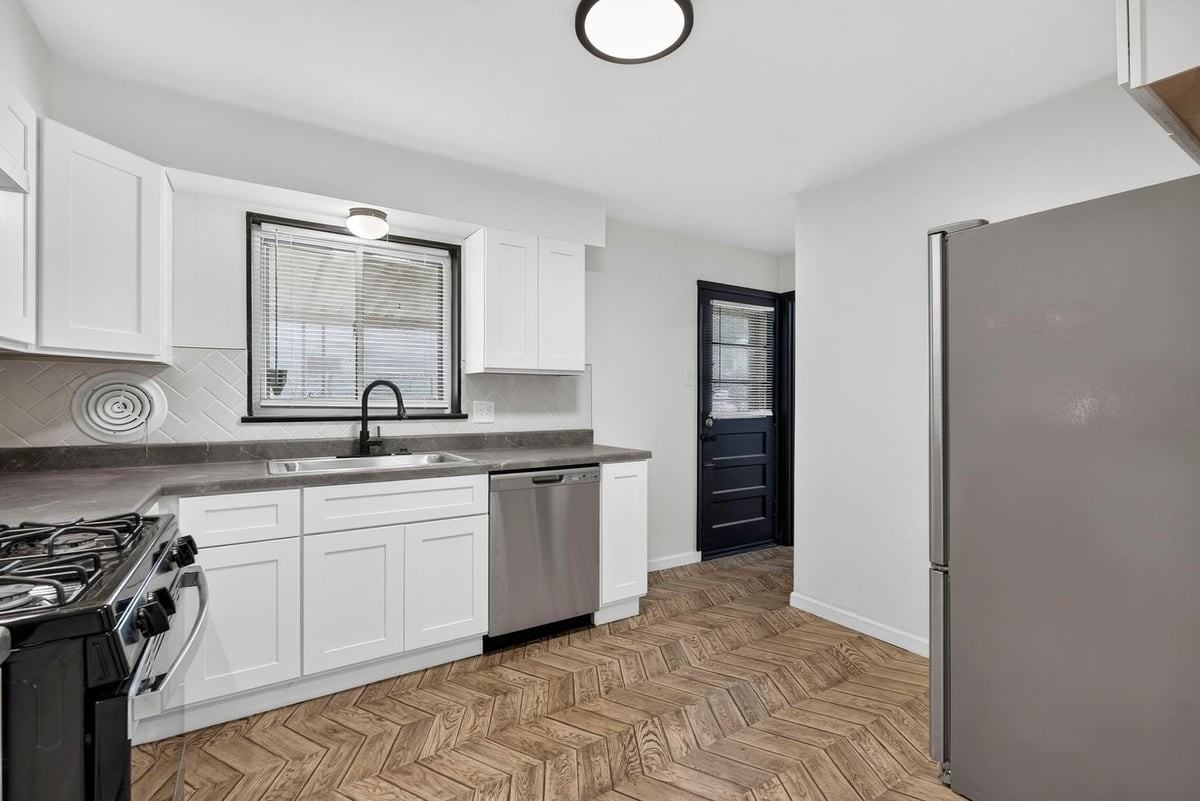 5544 Sapphire Ave - Photo 3 of 31