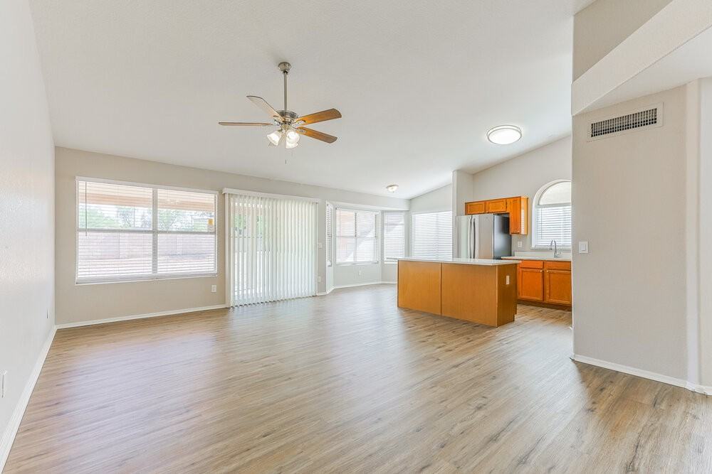 4262 E Alder Ave - Photo 4 of 16