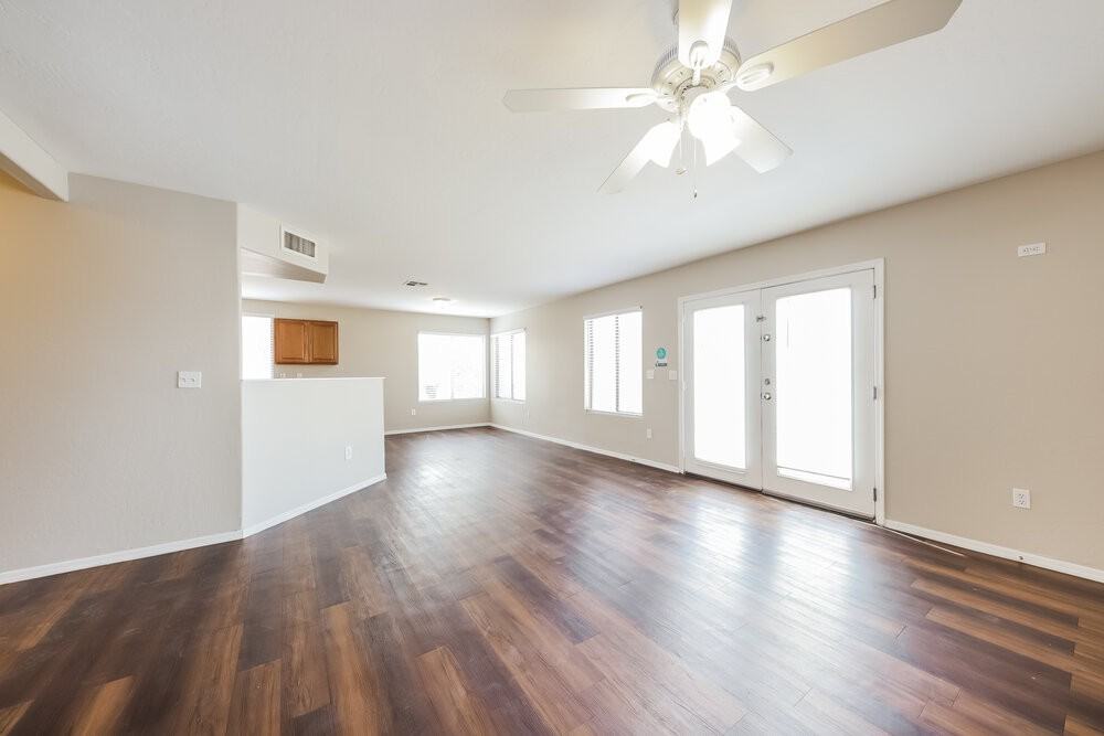 10457 W Oregon Ave - Photo 4 of 17