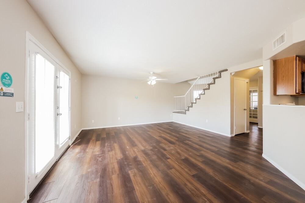 10457 W Oregon Ave - Photo 5 of 17