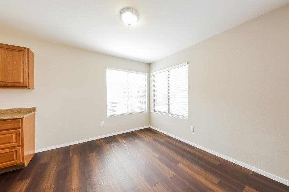10457 W Oregon Ave - Photo 6 of 17